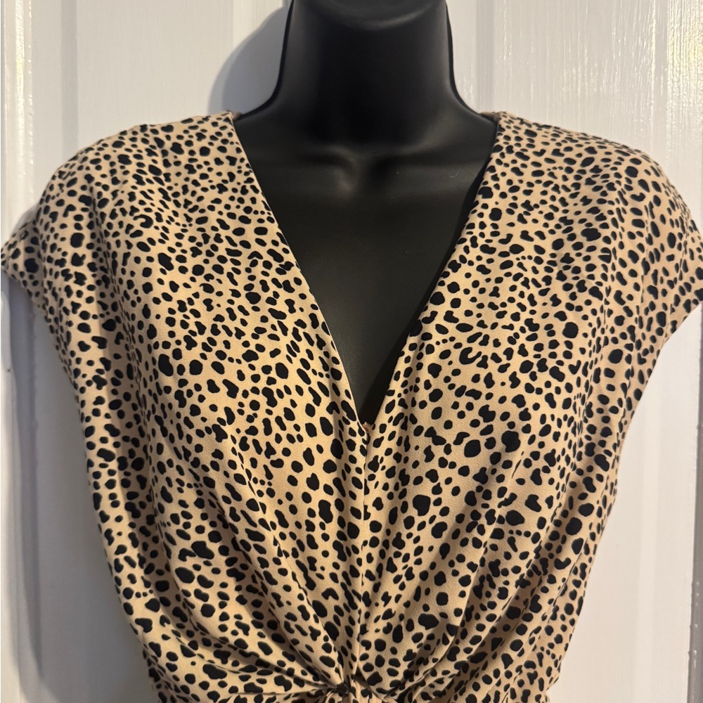 She + Sky Shorts Romper Animal Print V-Neck Peekaboo Back Slit Size S - Picture 3 of 10